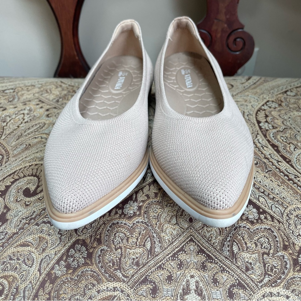 Vivaia Veronica Cream Point Toe All Day Standing Flats Comfortable Size 8 - Picture 9 of 16